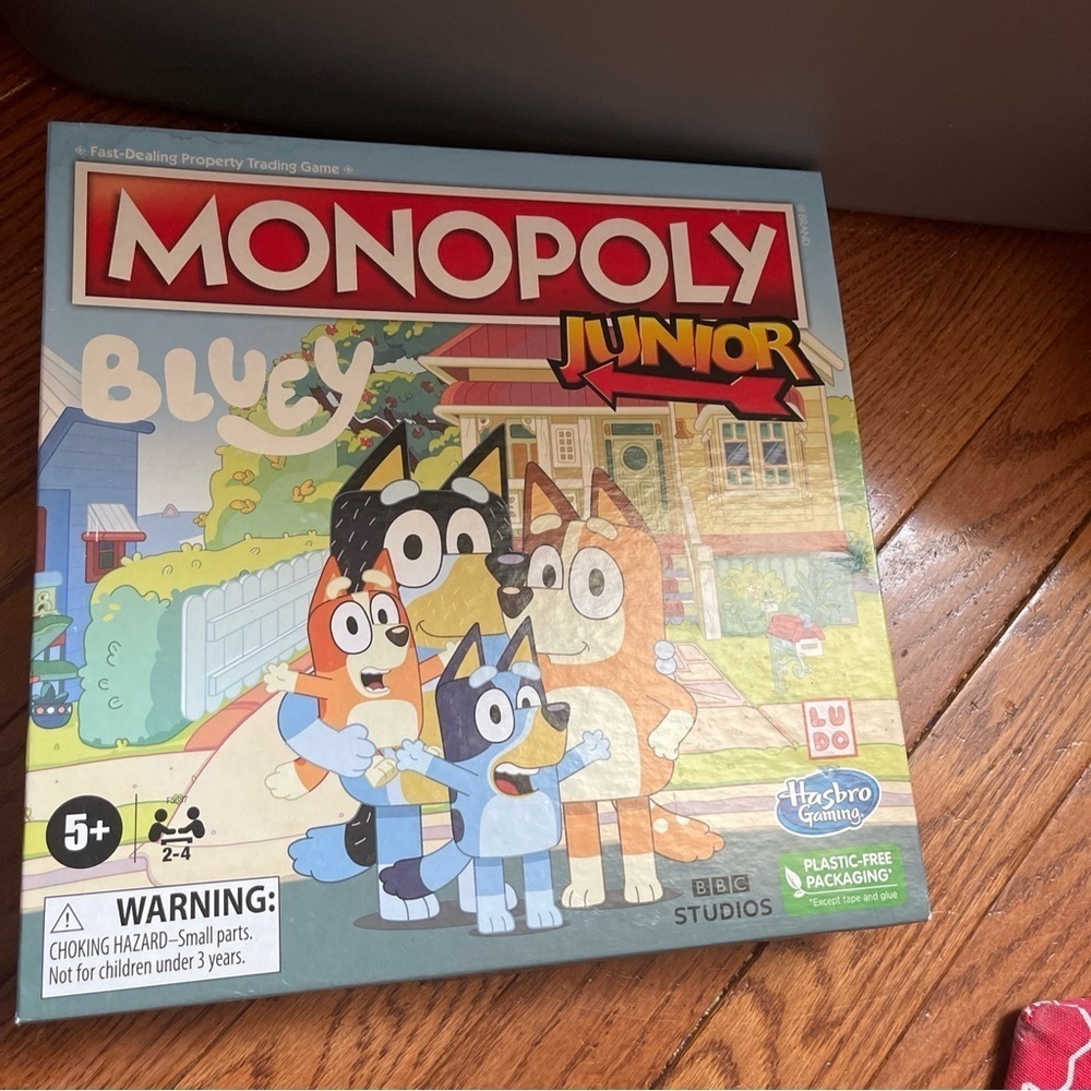 Hasbro Monopoly Junior: Bluey Edition Board Game for Kids New Open Box - Picture 5 of 11